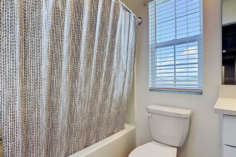 Villa ou maison à vendre à Kissimmee, Floride: 6 chambres, 278.99 m2 № 2192130 - photo 22