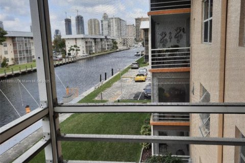 Copropriété à vendre à North Miami Beach, Floride: 1 chambre, 75.44 m2 № 1931733 - photo 6