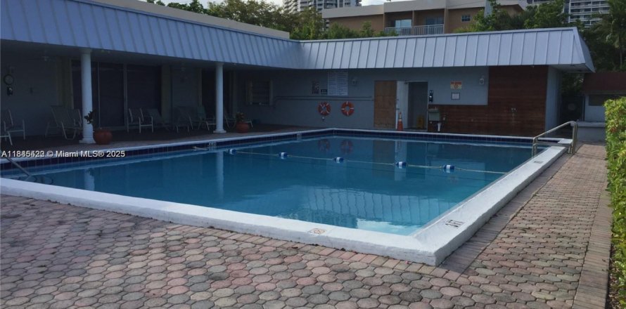 Condo à North Miami Beach, Floride, 1 chambre  № 1931733