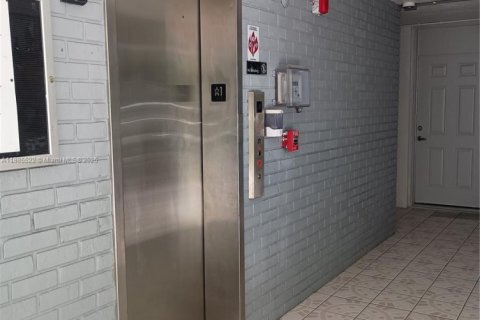 Copropriété à vendre à North Miami Beach, Floride: 1 chambre, 75.44 m2 № 1931733 - photo 17