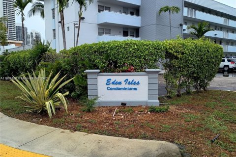 Copropriété à vendre à North Miami Beach, Floride: 1 chambre, 75.44 m2 № 1931733 - photo 2