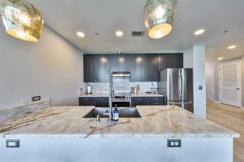Condo in Tampa, Florida, 2 bedrooms  № 1634857 - photo 10