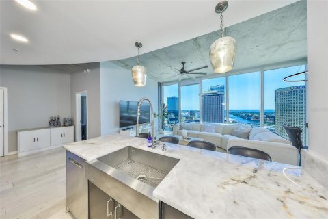 Condo in Tampa, Florida, 2 bedrooms  № 1634857 - photo 8
