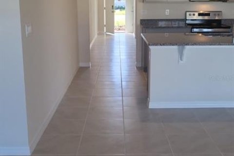 House in Haines City, Florida 4 bedrooms, 169.83 sq.m. № 2394373 - photo 3