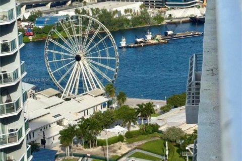 Condo in Miami, Florida, 1 bedroom  № 2378703 - photo 17