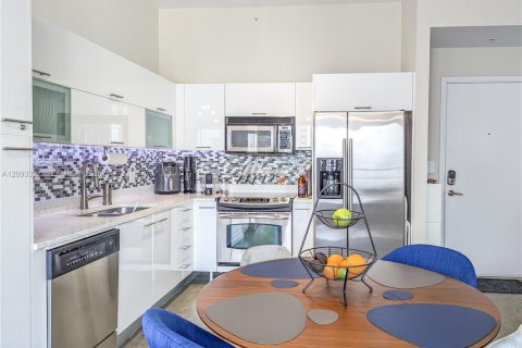 Condo in Miami, Florida, 1 bedroom  № 2378703 - photo 5