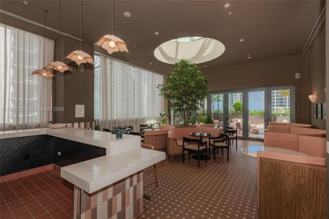 Condo in Miami, Florida, 2 bedrooms № 2183649 - photo 4