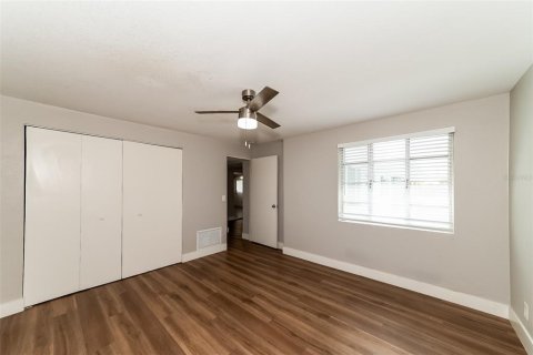 House in Englewood, Florida 4 bedrooms, 136.85 sq.m. № 1290171 - photo 11