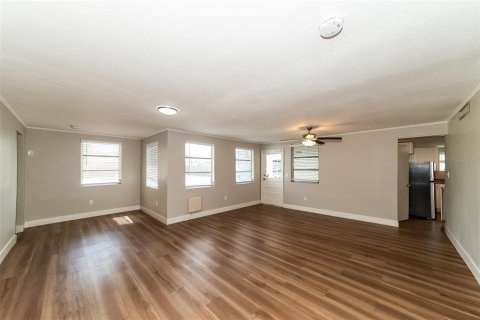 House in Englewood, Florida 4 bedrooms, 136.85 sq.m. № 1290171 - photo 10