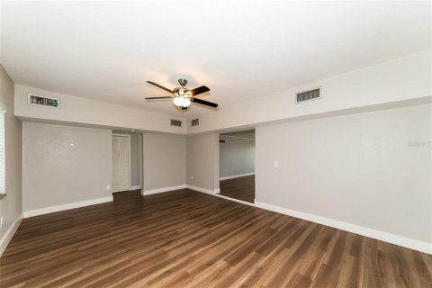 House in Englewood, Florida 4 bedrooms, 136.85 sq.m. № 1290171 - photo 9