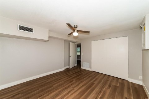 House in Englewood, Florida 4 bedrooms, 136.85 sq.m. № 1290171 - photo 3
