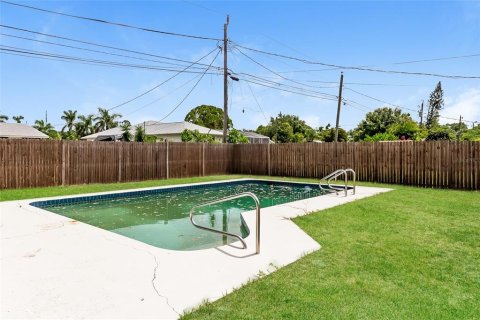 House in Englewood, Florida 4 bedrooms, 136.85 sq.m. № 1290171 - photo 18