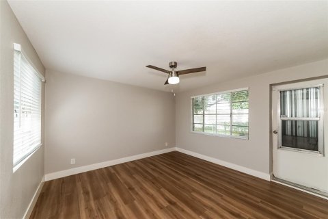 House in Englewood, Florida 4 bedrooms, 136.85 sq.m. № 1290171 - photo 14