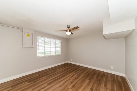 House in Englewood, Florida 4 bedrooms, 136.85 sq.m. № 1290171 - photo 15