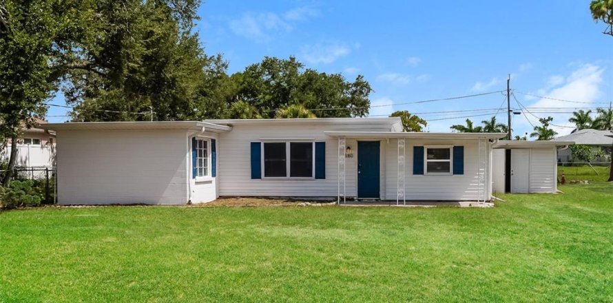 House in Englewood, Florida 4 bedrooms, 136.85 sq.m. № 1290171