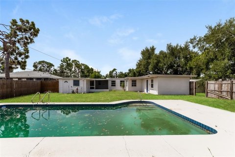 House in Englewood, Florida 4 bedrooms, 136.85 sq.m. № 1290171 - photo 19