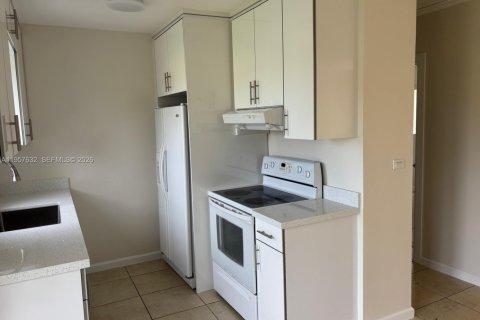 Casa en alquiler en Miami, Florida, 3 dormitorios, 98.1 m2 № 2011520 - foto 6