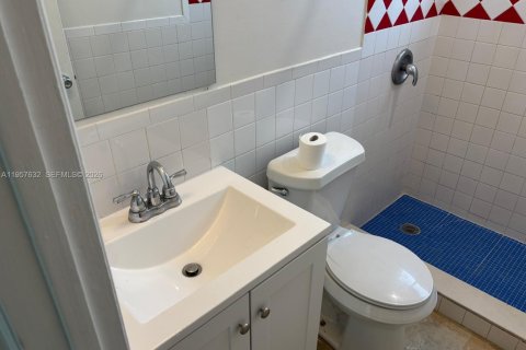 Casa en alquiler en Miami, Florida, 3 dormitorios, 98.1 m2 № 2011520 - foto 8