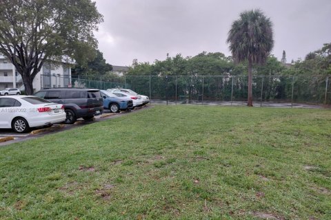 Condo in Coral Springs, Florida, 2 bedrooms  № 2059199 - photo 16