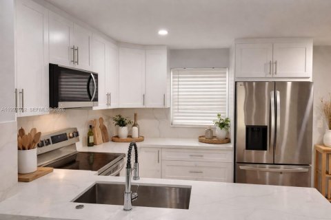 Copropriété à louer à Coral Springs, Floride: 2 chambres, 109.53 m2 № 2059199 - photo 2