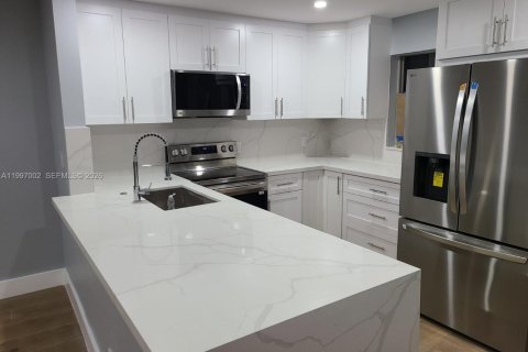 Copropriété à louer à Coral Springs, Floride: 2 chambres, 109.53 m2 № 2059199 - photo 10