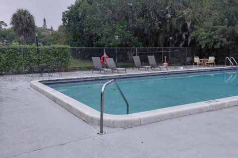 Condo in Coral Springs, Florida, 2 bedrooms  № 2059199 - photo 15