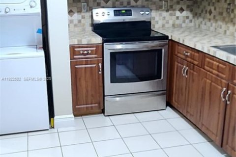 Купить кондоминиум в Майами, Флорида 2 спальни, 130.06м2, № 2038660 - фото 11