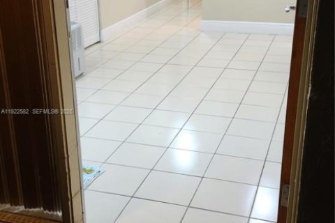 Купить кондоминиум в Майами, Флорида 2 спальни, 130.06м2, № 2038660 - фото 7