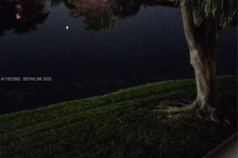 Купить кондоминиум в Майами, Флорида 2 спальни, 130.06м2, № 2038660 - фото 4