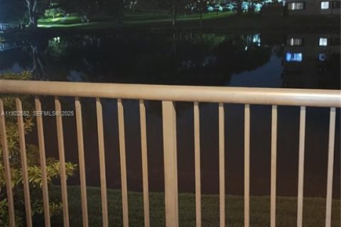 Купить кондоминиум в Майами, Флорида 2 спальни, 130.06м2, № 2038660 - фото 3