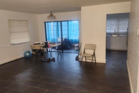 Купить кондоминиум в Лодерхилл, Флорида 2 спальни, 90.58м2, № 1943161 - фото 6