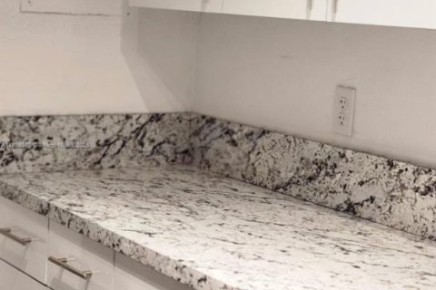 Купить кондоминиум в Лодерхилл, Флорида 2 спальни, 90.58м2, № 1943161 - фото 3