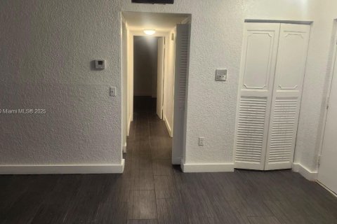 Купить кондоминиум в Лодерхилл, Флорида 2 спальни, 90.58м2, № 1943161 - фото 7