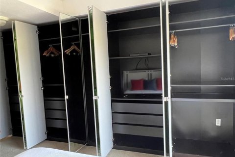 Condo in Four Corners, Florida, 3 bedrooms № 2218251 - photo 8