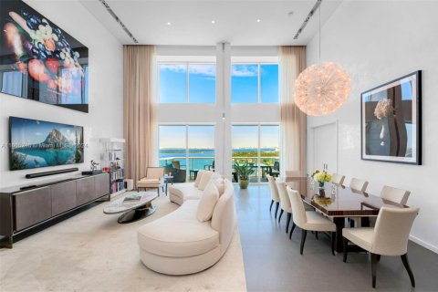 Condominio en venta en Miami Beach, Florida, 6 dormitorios, 596.62 m2 № 1980254 - foto 2