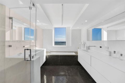 Condominio en venta en Miami Beach, Florida, 6 dormitorios, 596.62 m2 № 1980254 - foto 21
