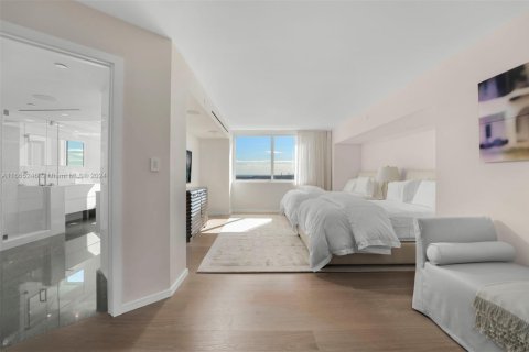 Condominio en venta en Miami Beach, Florida, 6 dormitorios, 596.62 m2 № 1980254 - foto 19