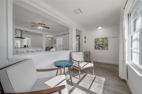 Casa en alquiler en Tampa, Florida, 3 dormitorios, 122.35 m2 № 2097543 - foto 3