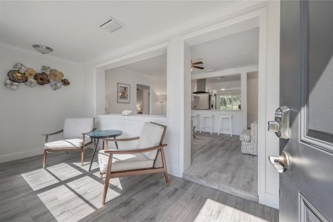 Casa en alquiler en Tampa, Florida, 3 dormitorios, 122.35 m2 № 2097543 - foto 2