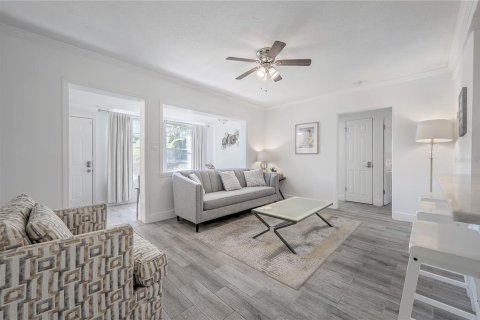 Casa en alquiler en Tampa, Florida, 3 dormitorios, 122.35 m2 № 2097543 - foto 5