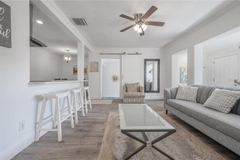 Casa en alquiler en Tampa, Florida, 3 dormitorios, 122.35 m2 № 2097543 - foto 7
