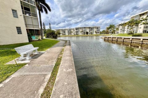 Condominio en venta en Aventura, Florida, 1 dormitorio, 71.35 m2 № 1738148 - foto 2