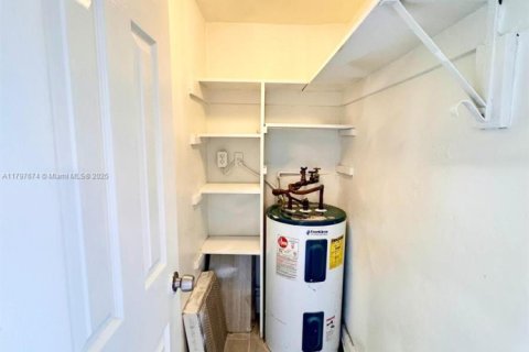 Condominio en venta en Aventura, Florida, 1 dormitorio, 71.35 m2 № 1738148 - foto 4
