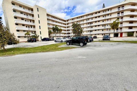 Condominio en venta en Aventura, Florida, 1 dormitorio, 71.35 m2 № 1738148 - foto 15