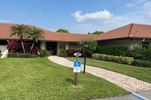 Condo in Stuart, Florida, 2 bedrooms  № 1217421 - photo 1