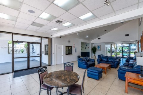 Condominio en venta en Miami, Florida, 3 dormitorios, 113.34 m2 № 2253393 - foto 23