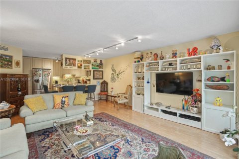 Condominio en venta en Miami, Florida, 3 dormitorios, 113.34 m2 № 2253393 - foto 2