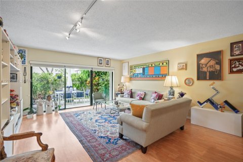 Condominio en Miami, Florida, 3 dormitorios  № 2253393