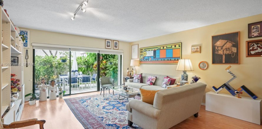 Condominio en Miami, Florida, 3 dormitorios № 2253393