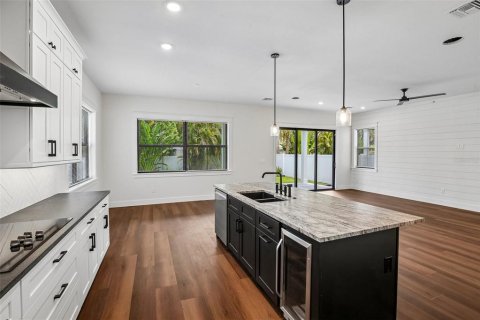 Casa en venta en Saint Petersburg, Florida, 3 dormitorios, 272.76 m2 № 2221384 - foto 8